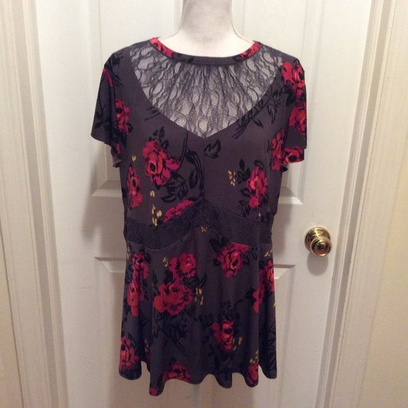 torrid Tops - Torrid Top 2 Red Black Magenta Rose Print Lace Insets Shor…